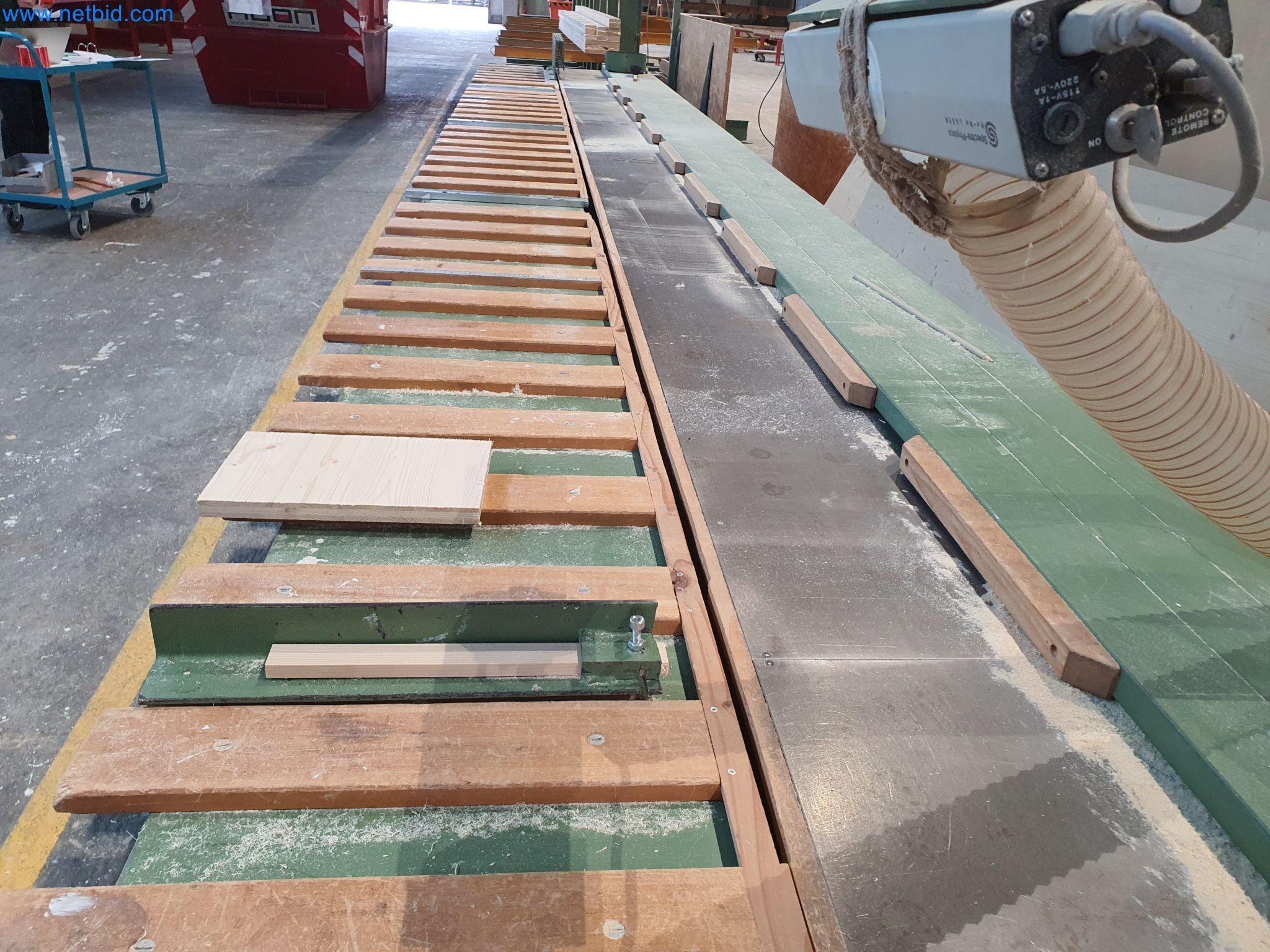 Maszyny do obróbki drewna i metalu oraz magazyn producenta domów prefabrykowanych-5