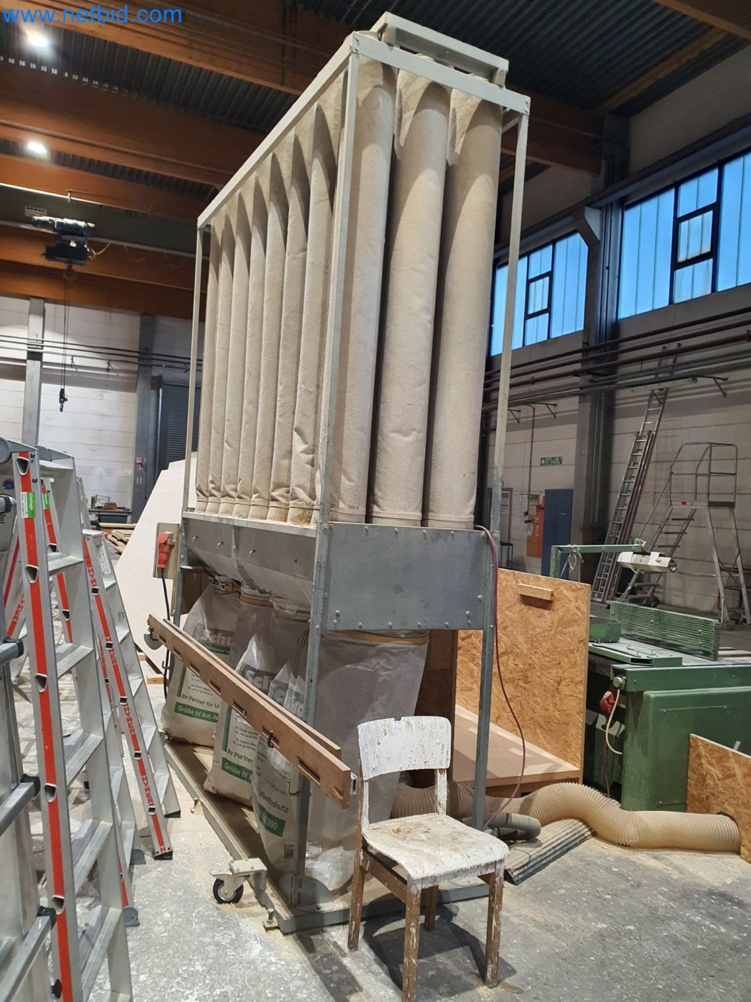 Maszyny do obróbki drewna i metalu oraz magazyn producenta domów prefabrykowanych-9