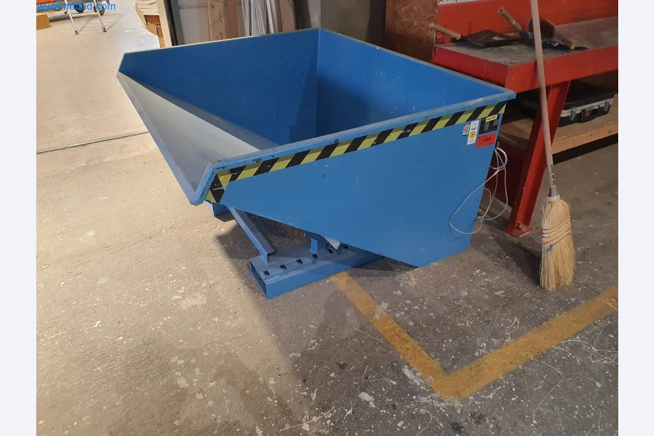 Holzbearbeitende- und metallbearbeitende Maschinen und Warenlager eines Fertighausherstellers -1