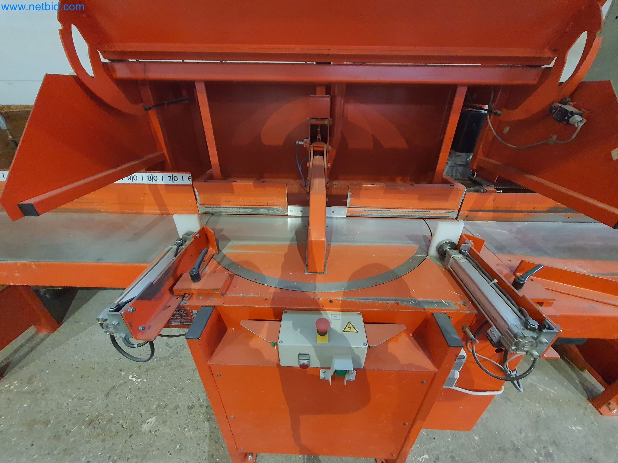 Maszyny do obróbki drewna i metalu oraz magazyn producenta domów prefabrykowanych-3