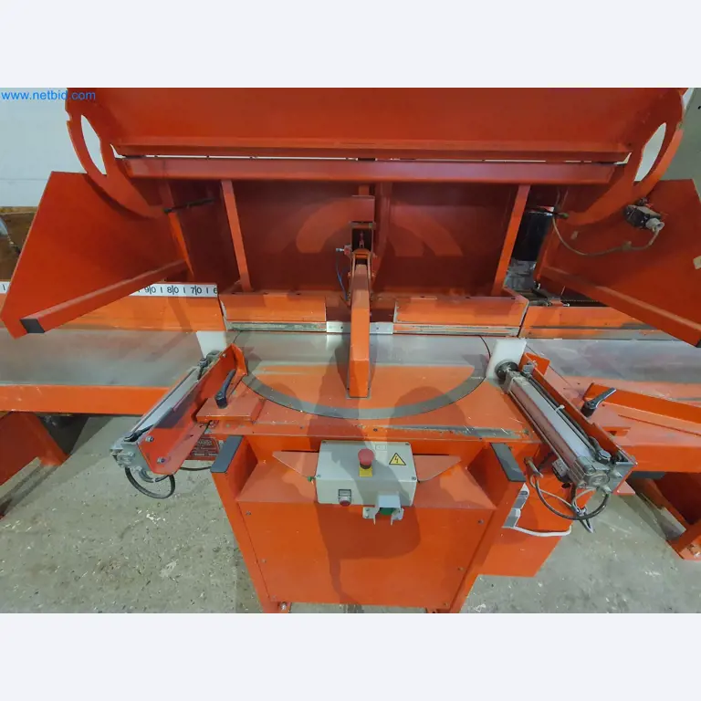 Holzbearbeitende- und metallbearbeitende Maschinen und Warenlager eines Fertighausherstellers -3