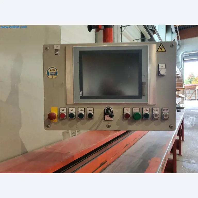 Holzbearbeitende- und metallbearbeitende Maschinen und Warenlager eines Fertighausherstellers -4