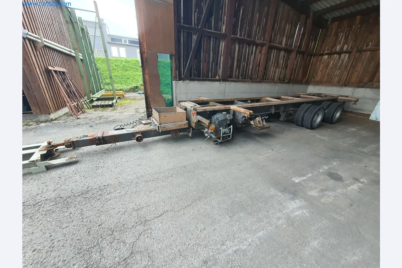 Holzbearbeitende- und metallbearbeitende Maschinen und Warenlager eines Fertighausherstellers -2