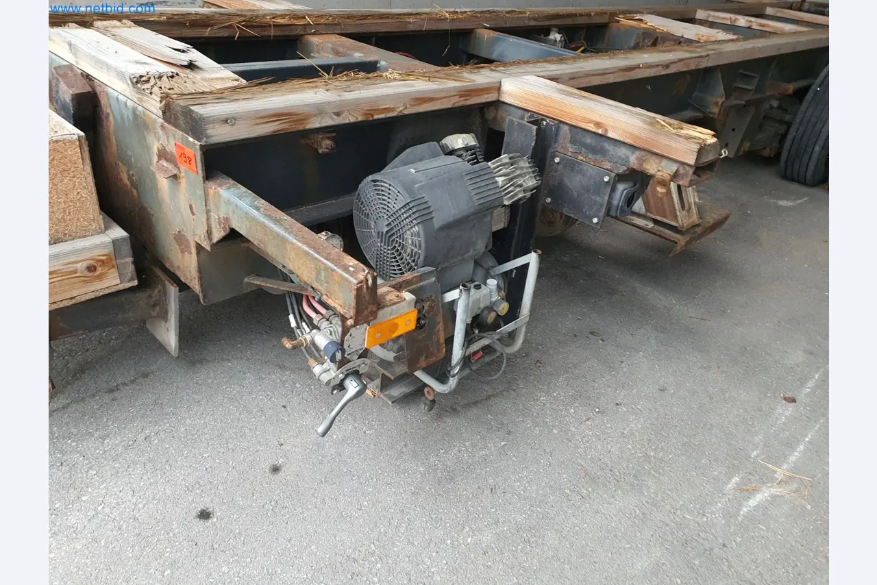 Holzbearbeitende- und metallbearbeitende Maschinen und Warenlager eines Fertighausherstellers -3