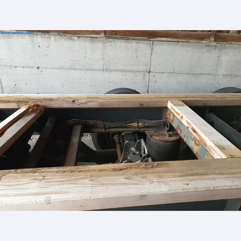 Holzbearbeitende- und metallbearbeitende Maschinen und Warenlager eines Fertighausherstellers -6