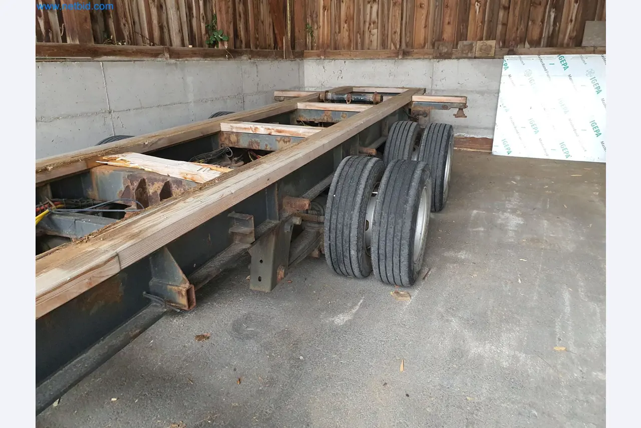 Holzbearbeitende- und metallbearbeitende Maschinen und Warenlager eines Fertighausherstellers -8