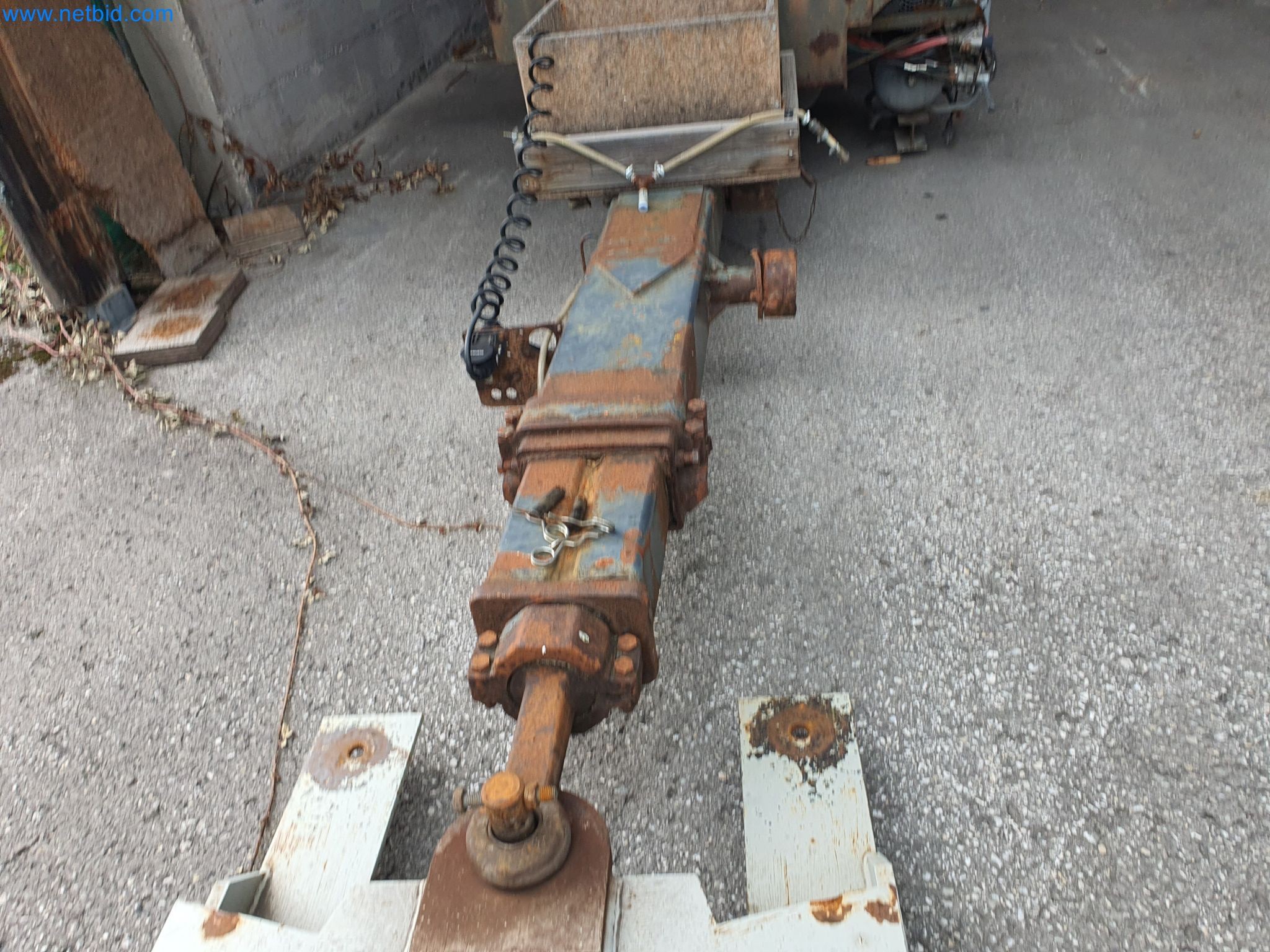 Machines pour le travail du bois et du métal et entrepôt d'un fabricant de maisons préfabriquées-9