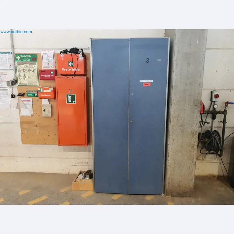 Machines pour le travail du bois et du métal et entrepôt d'un fabricant de maisons préfabriquées-1