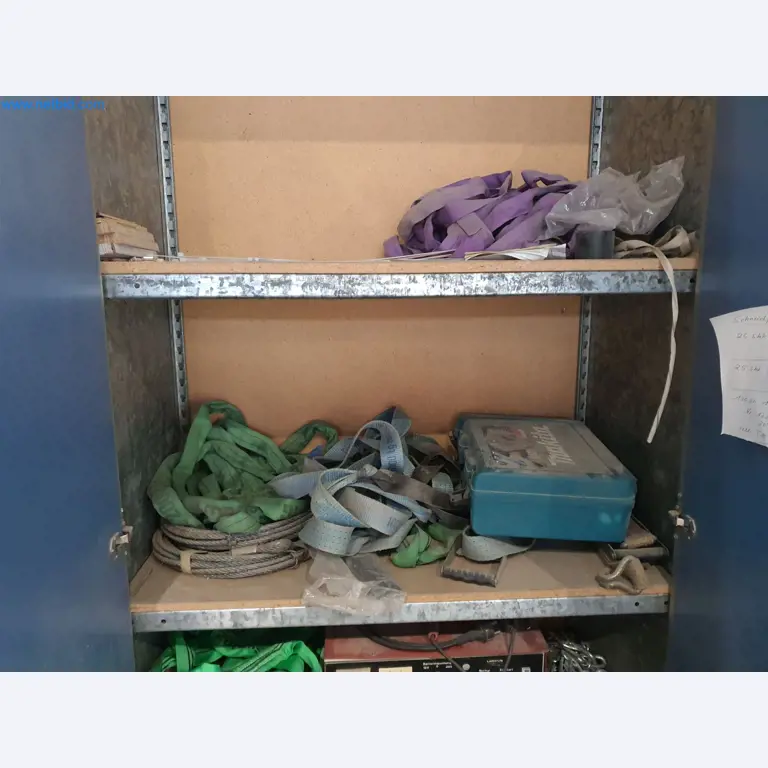 Machines pour le travail du bois et du métal et entrepôt d'un fabricant de maisons préfabriquées-2