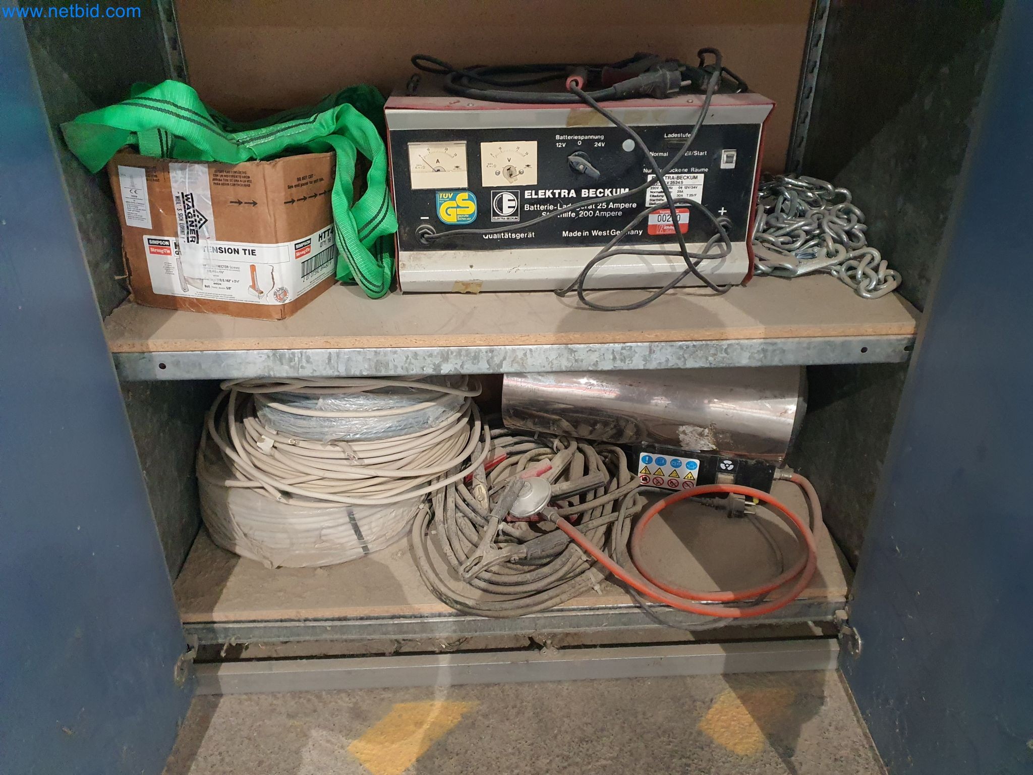 Máquinas para trabajar la madera y el metal y almacén de un fabricante de casas prefabricadas-3