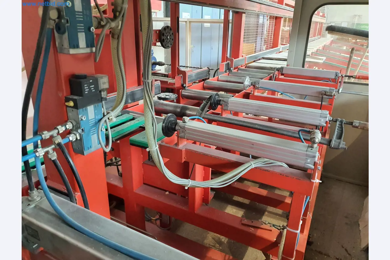 Holzbearbeitende- und metallbearbeitende Maschinen und Warenlager eines Fertighausherstellers -31