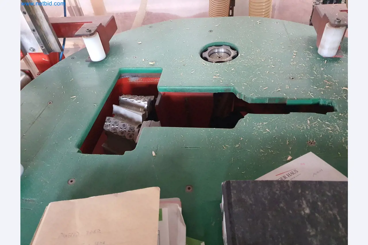 Holzbearbeitende- und metallbearbeitende Maschinen und Warenlager eines Fertighausherstellers -33