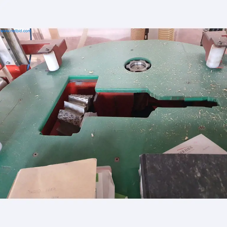 Holzbearbeitende- und metallbearbeitende Maschinen und Warenlager eines Fertighausherstellers -33