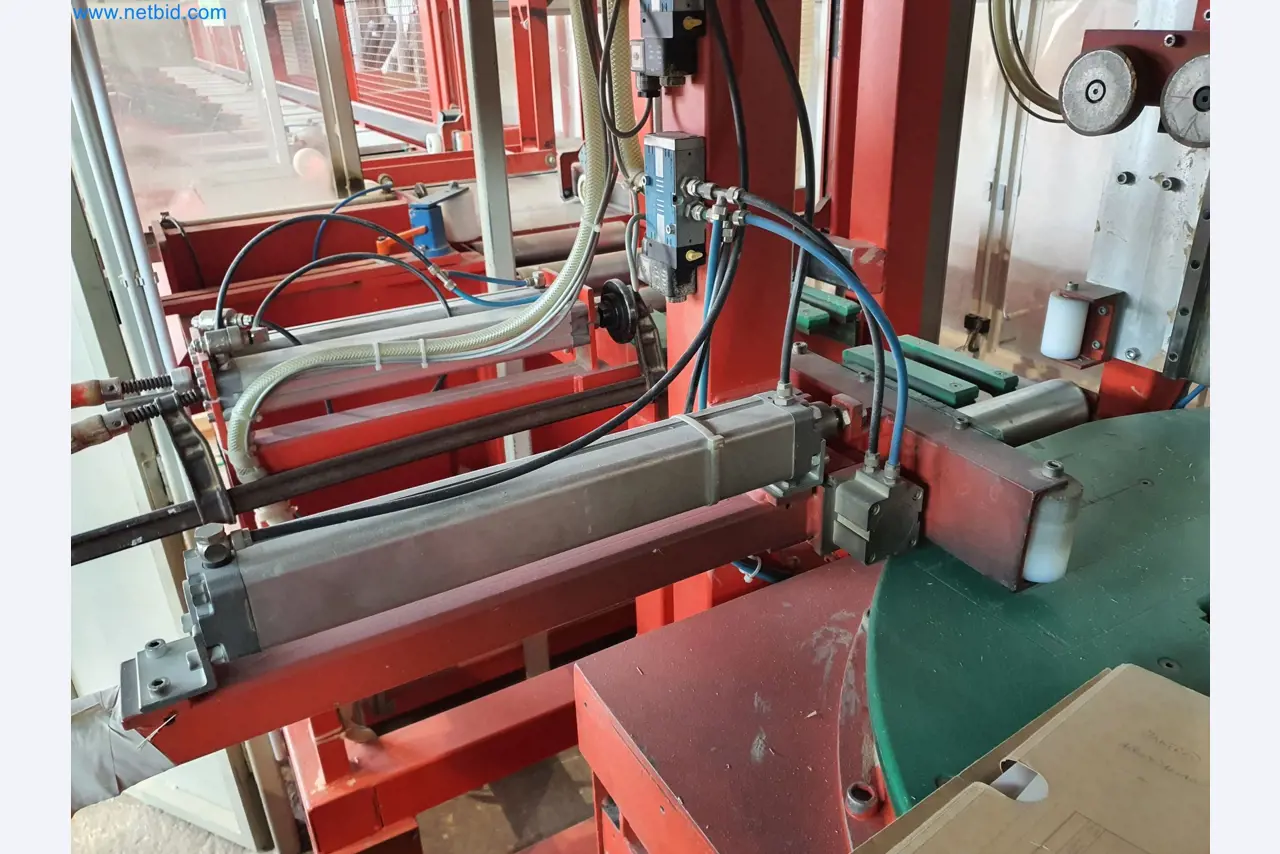 Holzbearbeitende- und metallbearbeitende Maschinen und Warenlager eines Fertighausherstellers -34