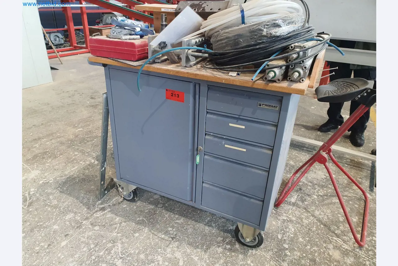 Holzbearbeitende- und metallbearbeitende Maschinen und Warenlager eines Fertighausherstellers -1