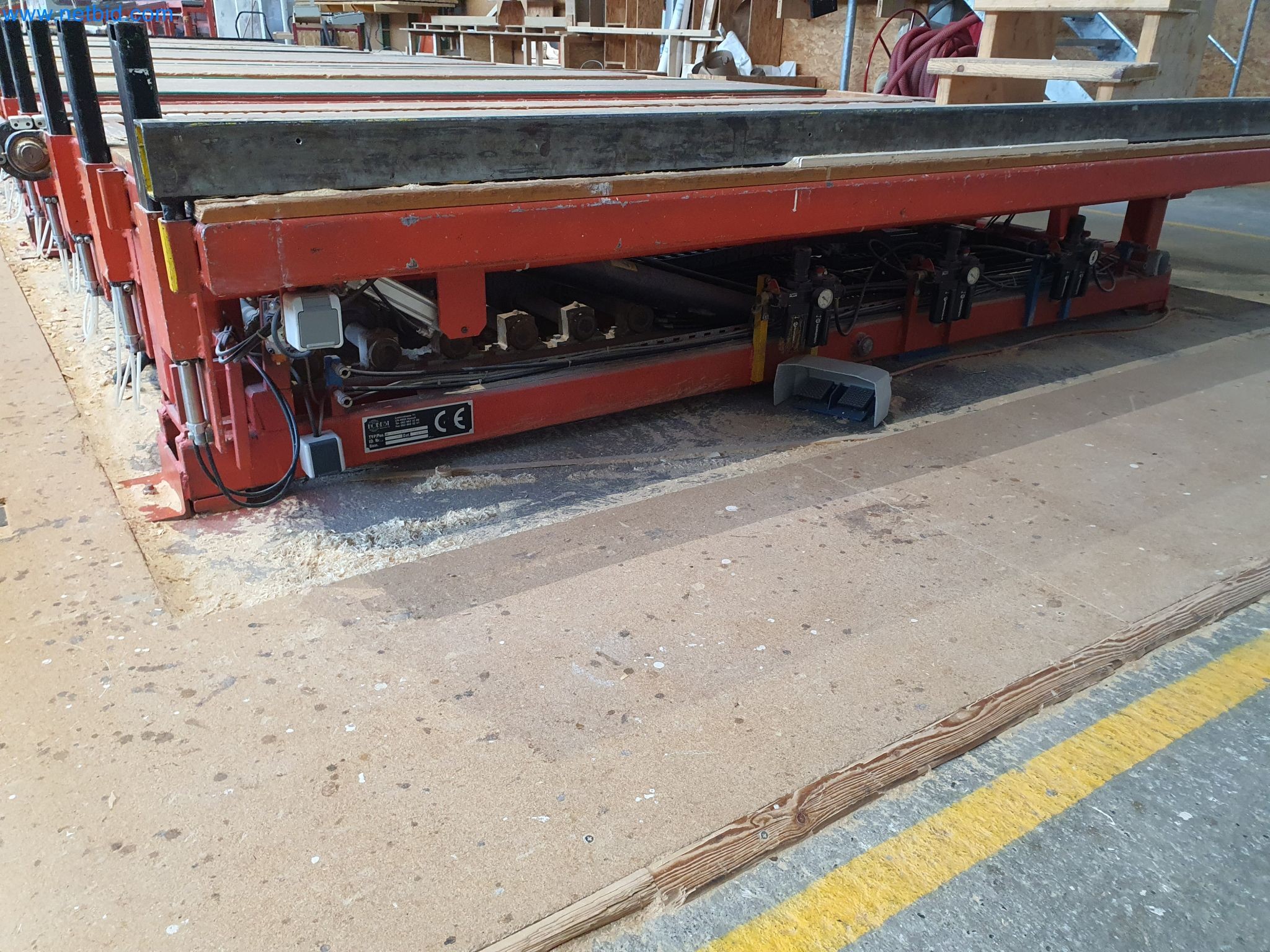 Maszyny do obróbki drewna i metalu oraz magazyn producenta domów prefabrykowanych-10