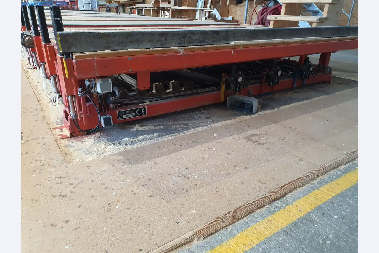 Holzbearbeitende- und metallbearbeitende Maschinen und Warenlager eines Fertighausherstellers -10