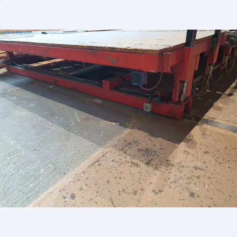 Holzbearbeitende- und metallbearbeitende Maschinen und Warenlager eines Fertighausherstellers -11