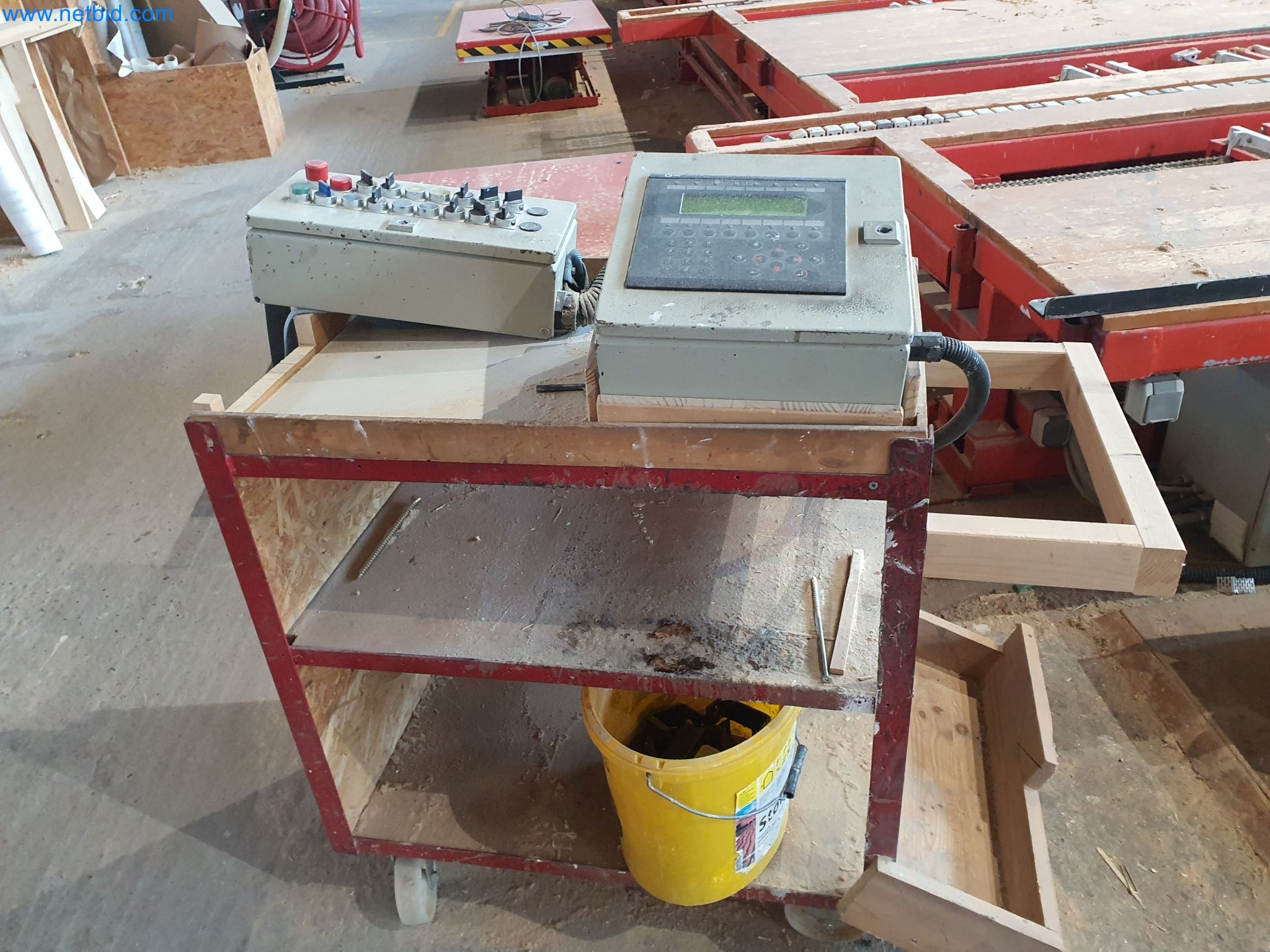 Maszyny do obróbki drewna i metalu oraz magazyn producenta domów prefabrykowanych-12