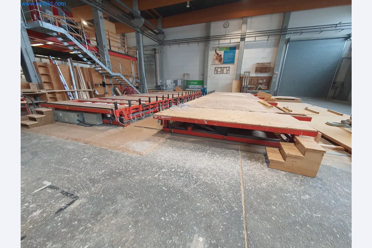 Holzbearbeitende- und metallbearbeitende Maschinen und Warenlager eines Fertighausherstellers -1