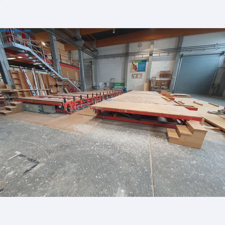 Holzbearbeitende- und metallbearbeitende Maschinen und Warenlager eines Fertighausherstellers -1