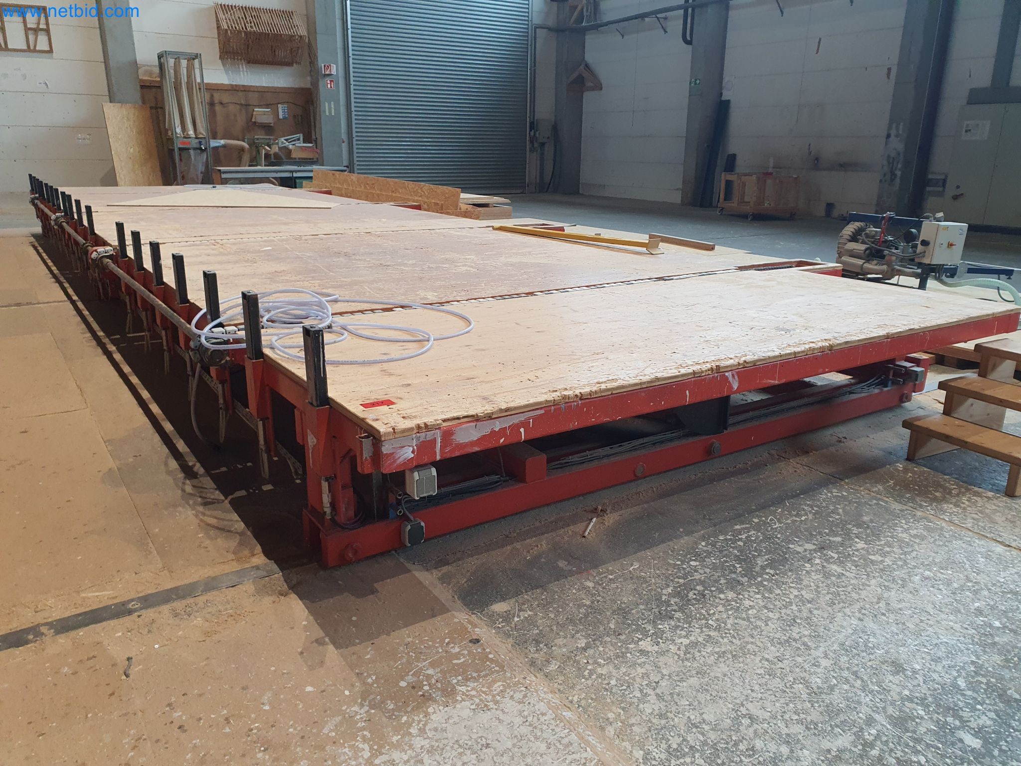 Maszyny do obróbki drewna i metalu oraz magazyn producenta domów prefabrykowanych-2