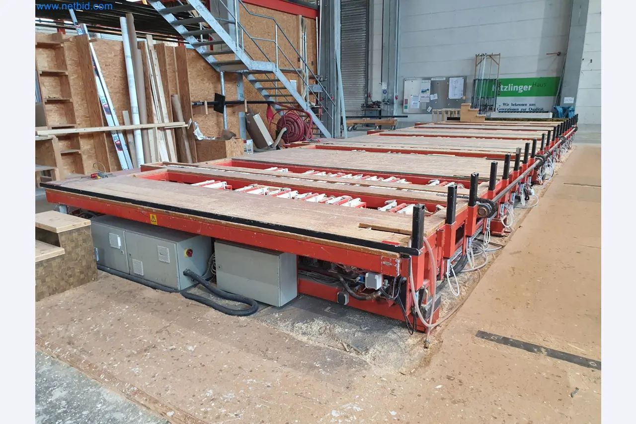 Holzbearbeitende- und metallbearbeitende Maschinen und Warenlager eines Fertighausherstellers -4