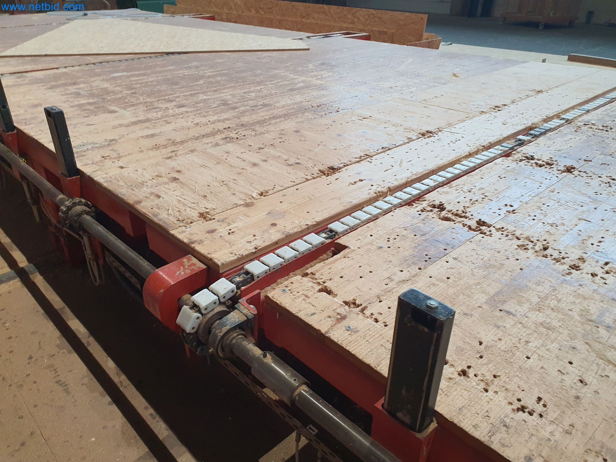 Maszyny do obróbki drewna i metalu oraz magazyn producenta domów prefabrykowanych-6