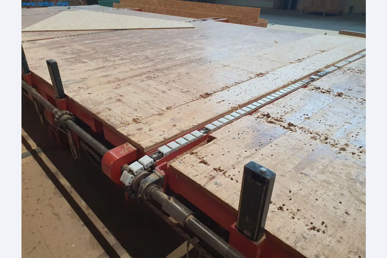 Holzbearbeitende- und metallbearbeitende Maschinen und Warenlager eines Fertighausherstellers -6