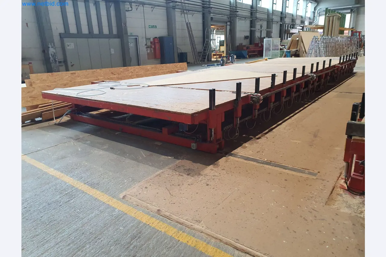 Holzbearbeitende- und metallbearbeitende Maschinen und Warenlager eines Fertighausherstellers -7