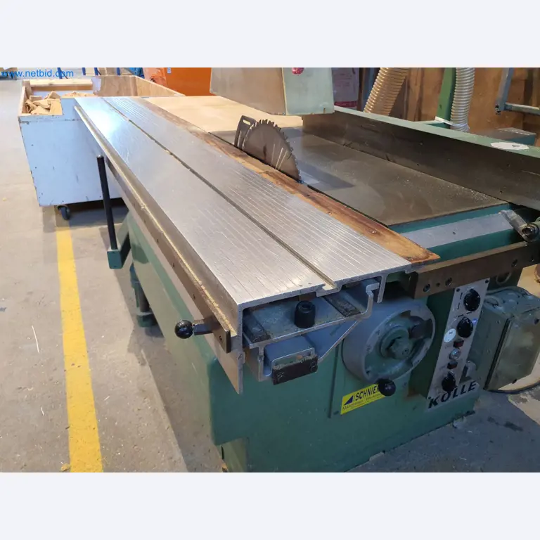 Holzbearbeitende- und metallbearbeitende Maschinen und Warenlager eines Fertighausherstellers -3