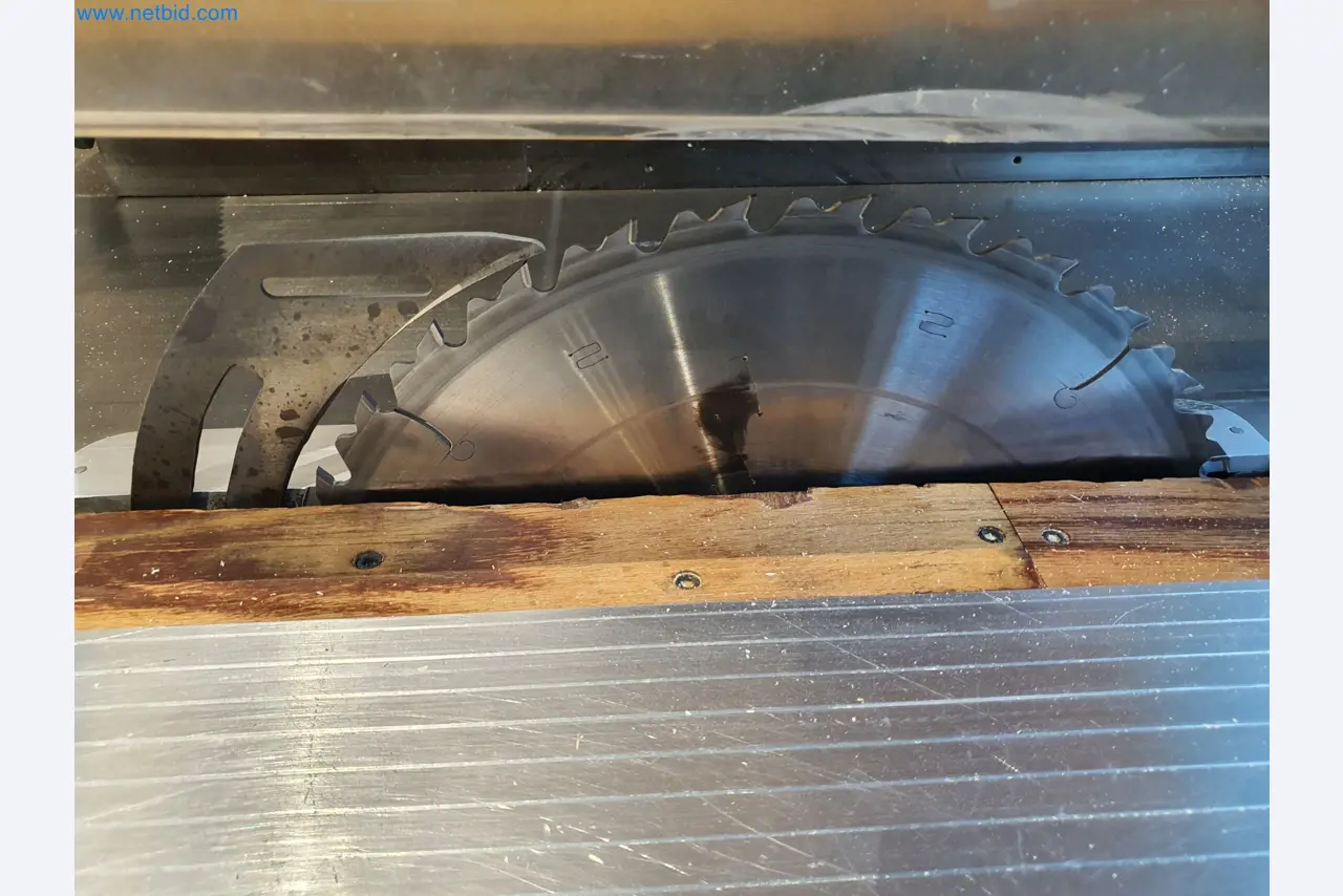 Holzbearbeitende- und metallbearbeitende Maschinen und Warenlager eines Fertighausherstellers -5