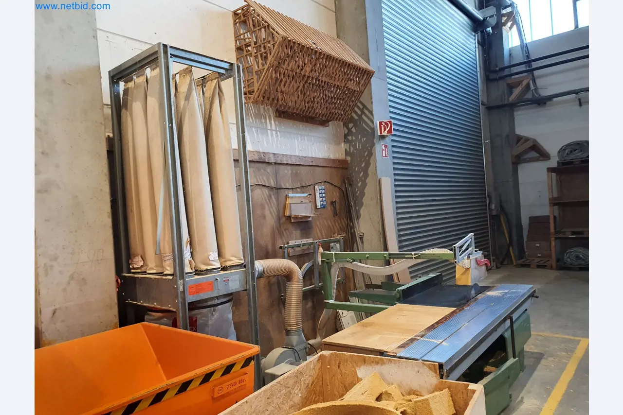 Holzbearbeitende- und metallbearbeitende Maschinen und Warenlager eines Fertighausherstellers -9