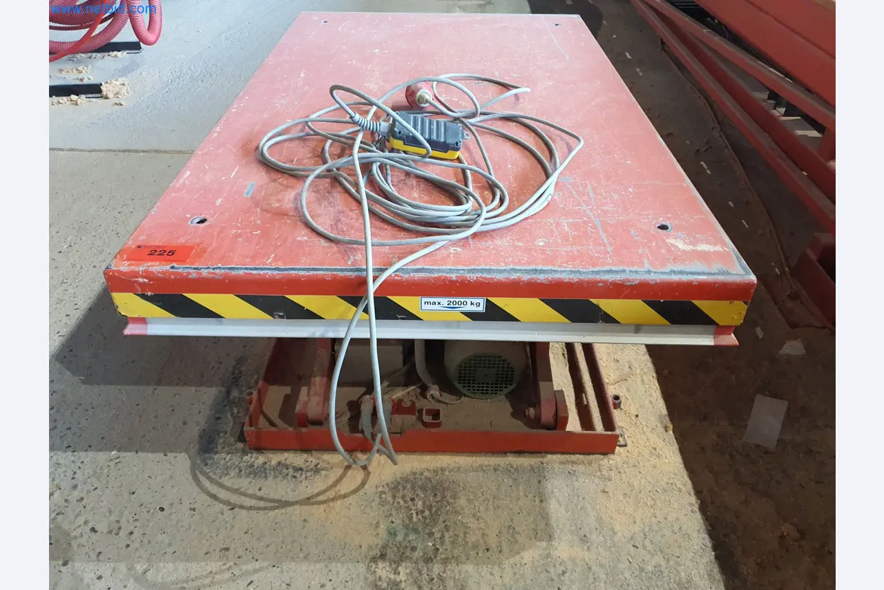 Holzbearbeitende- und metallbearbeitende Maschinen und Warenlager eines Fertighausherstellers -2