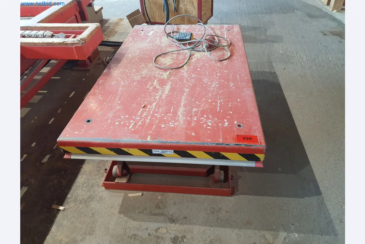 Holzbearbeitende- und metallbearbeitende Maschinen und Warenlager eines Fertighausherstellers -1