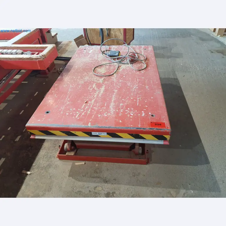 Holzbearbeitende- und metallbearbeitende Maschinen und Warenlager eines Fertighausherstellers -1