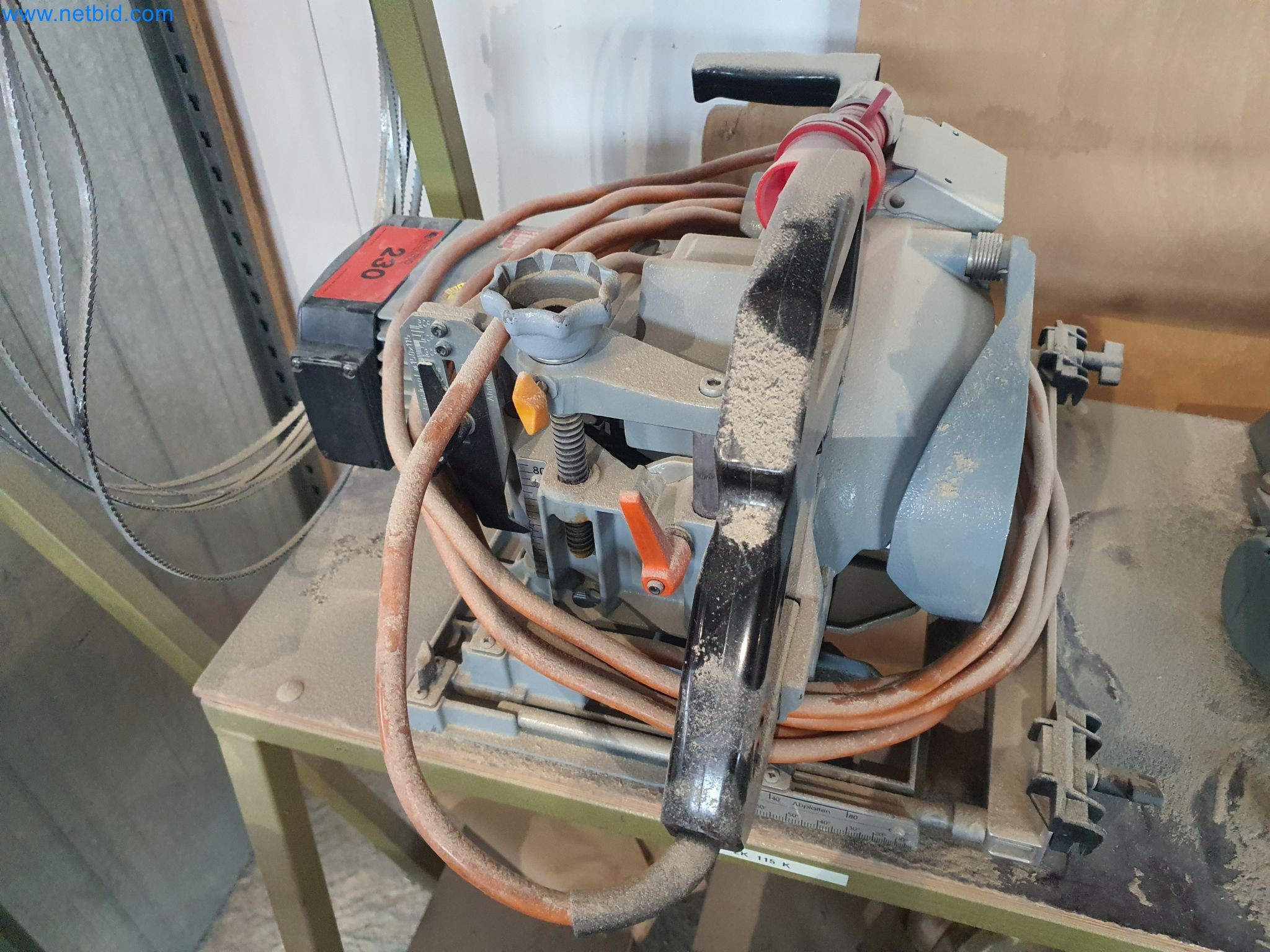 Stroji za obdelavo lesa in kovin ter skladišče proizvajalca montažnih hiš-1