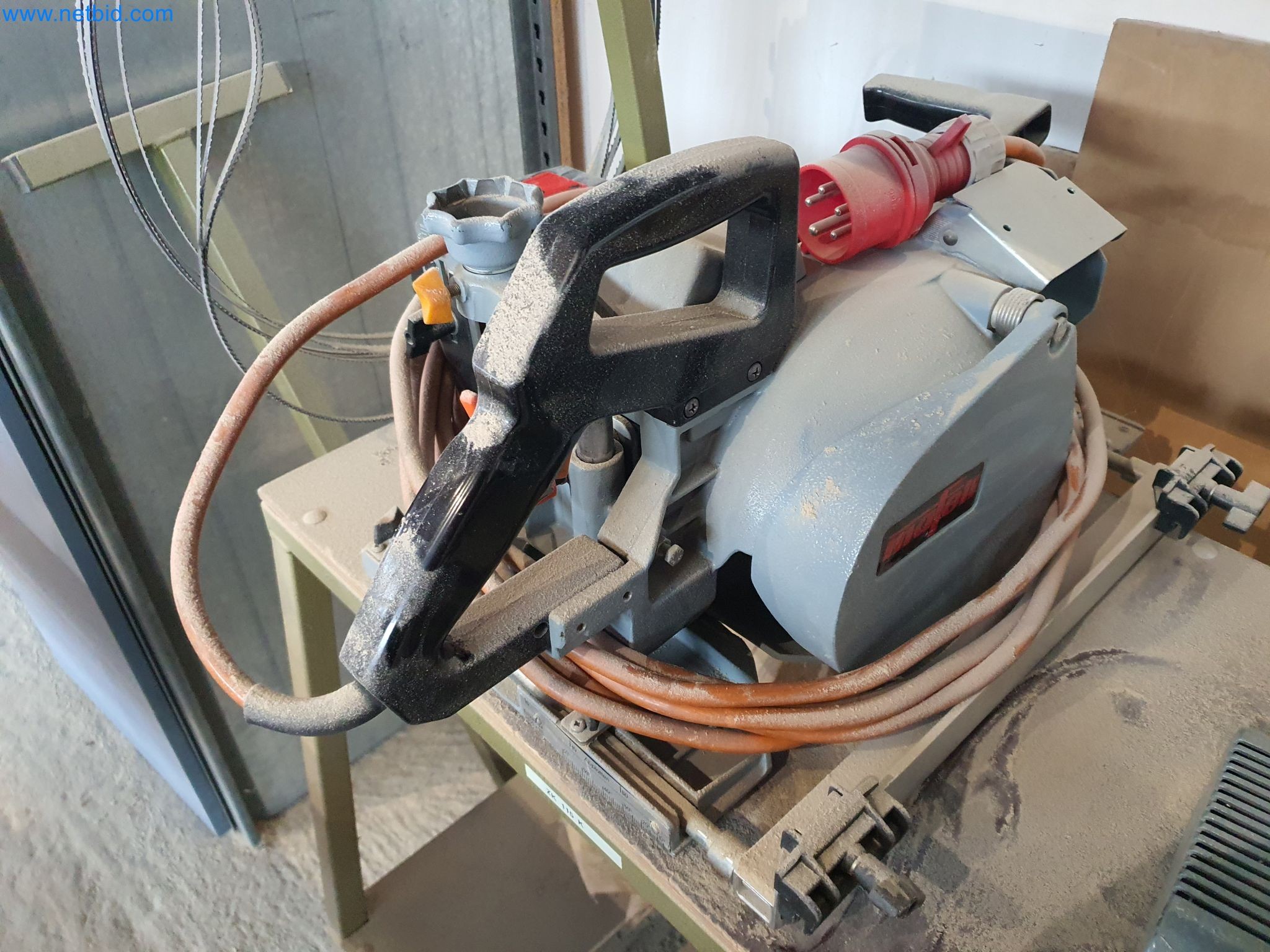 Stroji za obdelavo lesa in kovin ter skladišče proizvajalca montažnih hiš-2