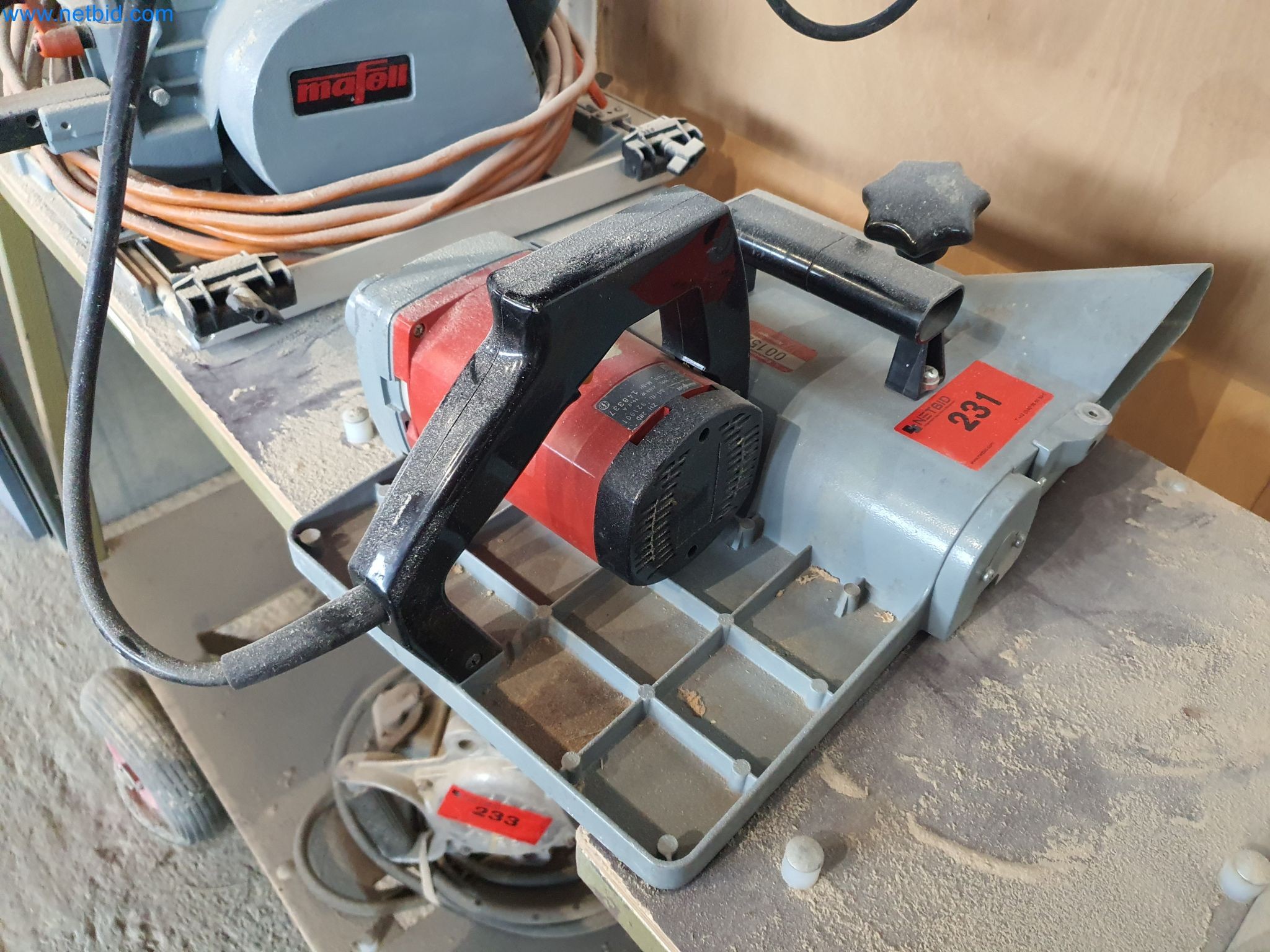 Maszyny do obróbki drewna i metalu oraz magazyn producenta domów prefabrykowanych-1