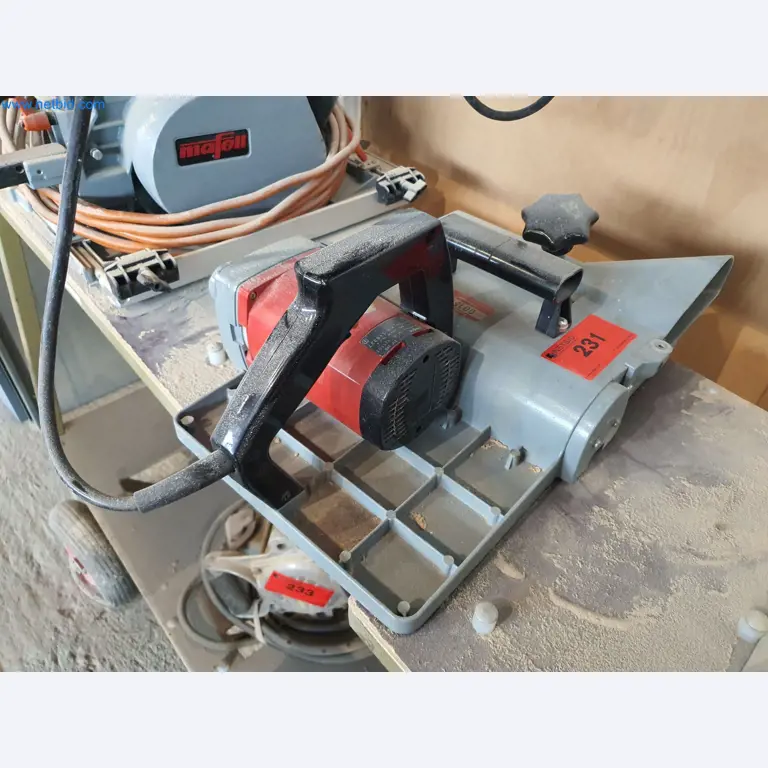 Holzbearbeitende- und metallbearbeitende Maschinen und Warenlager eines Fertighausherstellers -1