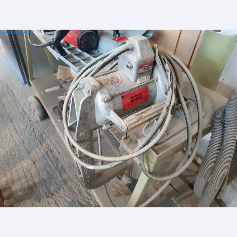 Holzbearbeitende- und metallbearbeitende Maschinen und Warenlager eines Fertighausherstellers -1