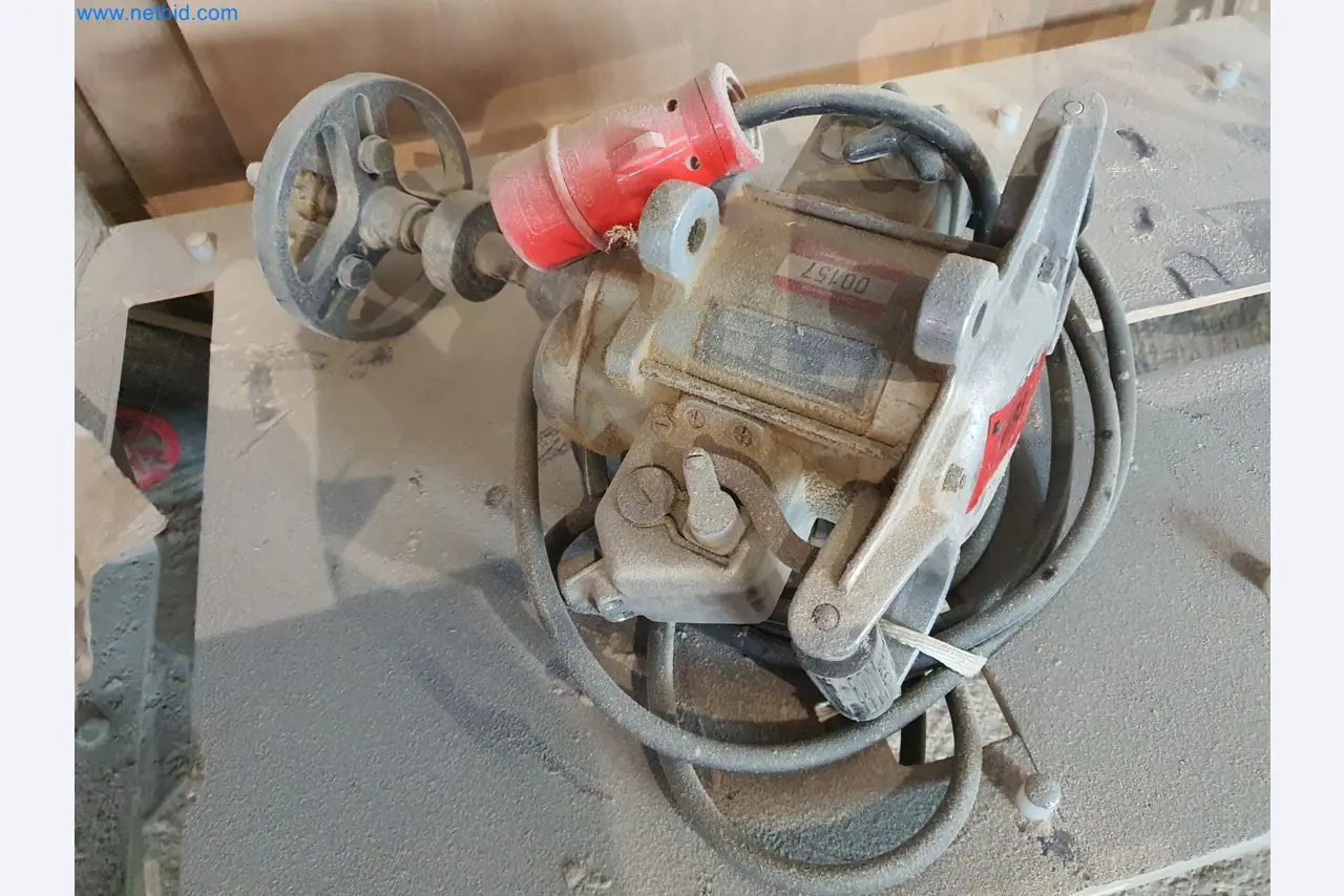 Holzbearbeitende- und metallbearbeitende Maschinen und Warenlager eines Fertighausherstellers -1