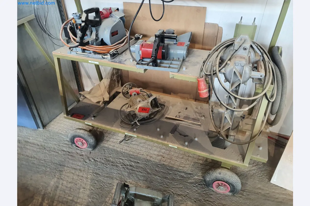 Holzbearbeitende- und metallbearbeitende Maschinen und Warenlager eines Fertighausherstellers -1