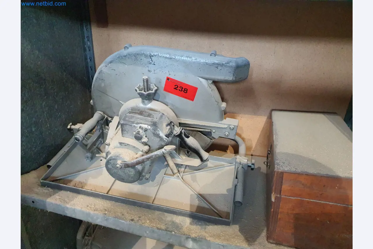 Holzbearbeitende- und metallbearbeitende Maschinen und Warenlager eines Fertighausherstellers -1