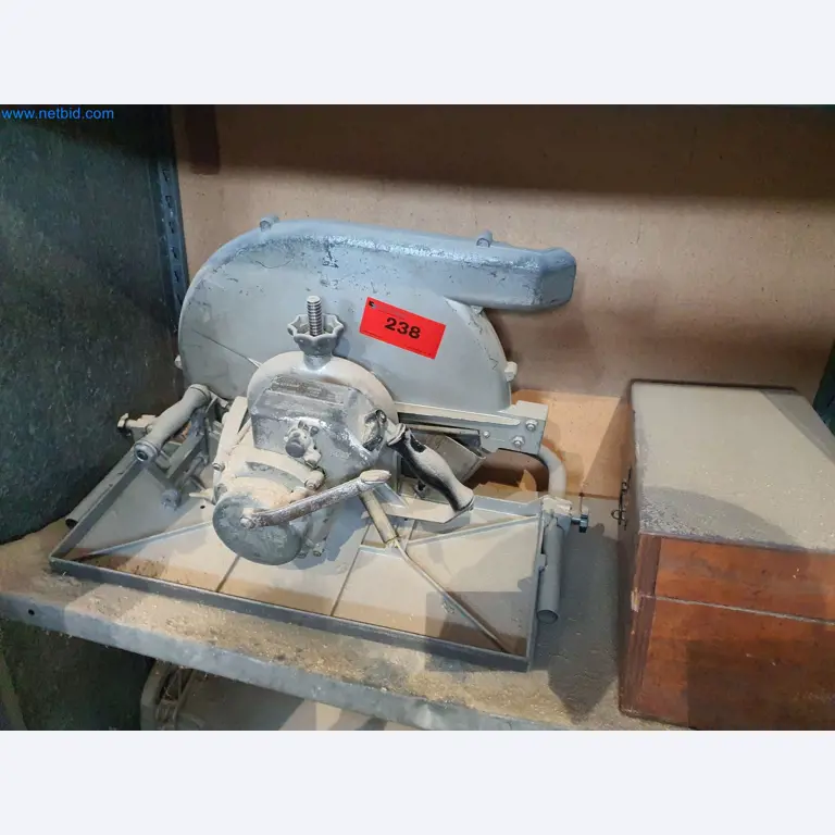 Holzbearbeitende- und metallbearbeitende Maschinen und Warenlager eines Fertighausherstellers -1