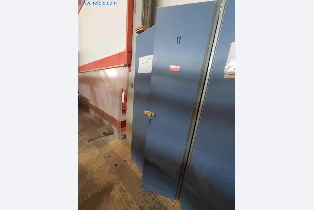 Holzbearbeitende- und metallbearbeitende Maschinen und Warenlager eines Fertighausherstellers -3