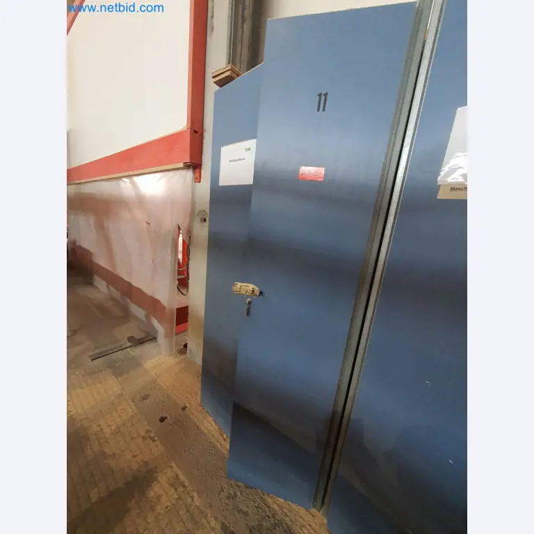 Holzbearbeitende- und metallbearbeitende Maschinen und Warenlager eines Fertighausherstellers -3