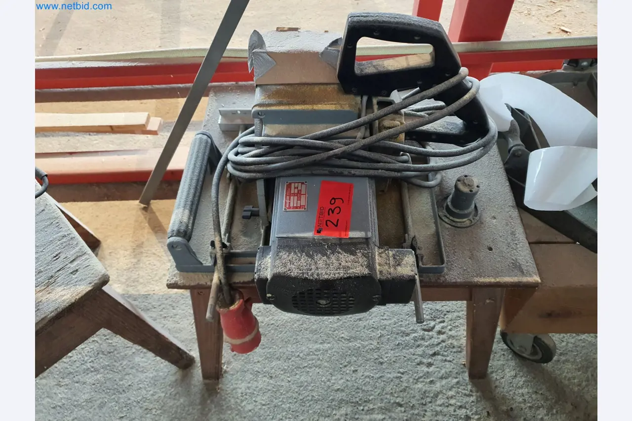 Holzbearbeitende- und metallbearbeitende Maschinen und Warenlager eines Fertighausherstellers -1