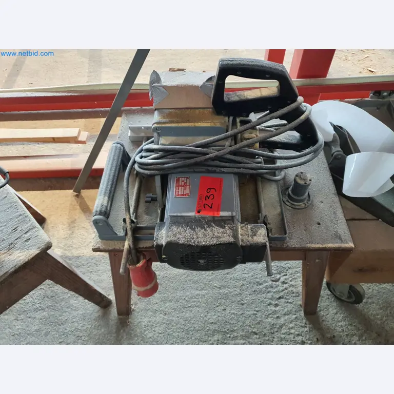 Holzbearbeitende- und metallbearbeitende Maschinen und Warenlager eines Fertighausherstellers -1