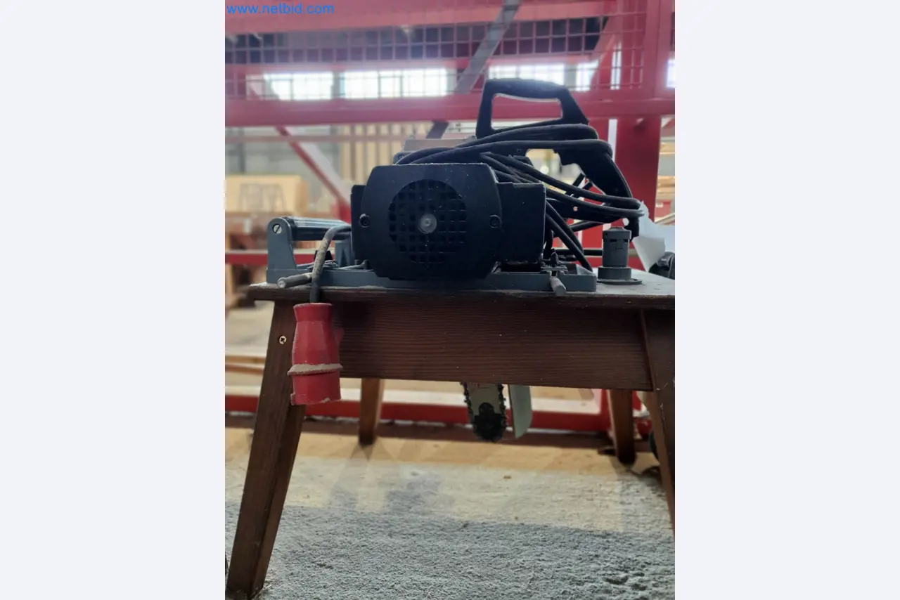 Holzbearbeitende- und metallbearbeitende Maschinen und Warenlager eines Fertighausherstellers -3